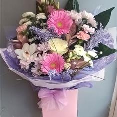 Pretty Pastel Hand tie 